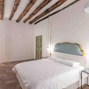 https://calderai-82-suites-1-e-2.sicilyhotelsitaly.net
